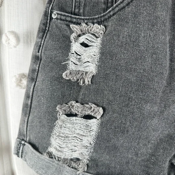 SHEIN Women’s Charcoal Distressed Jean Shorts Size XS(2) - Picture 5 of 7